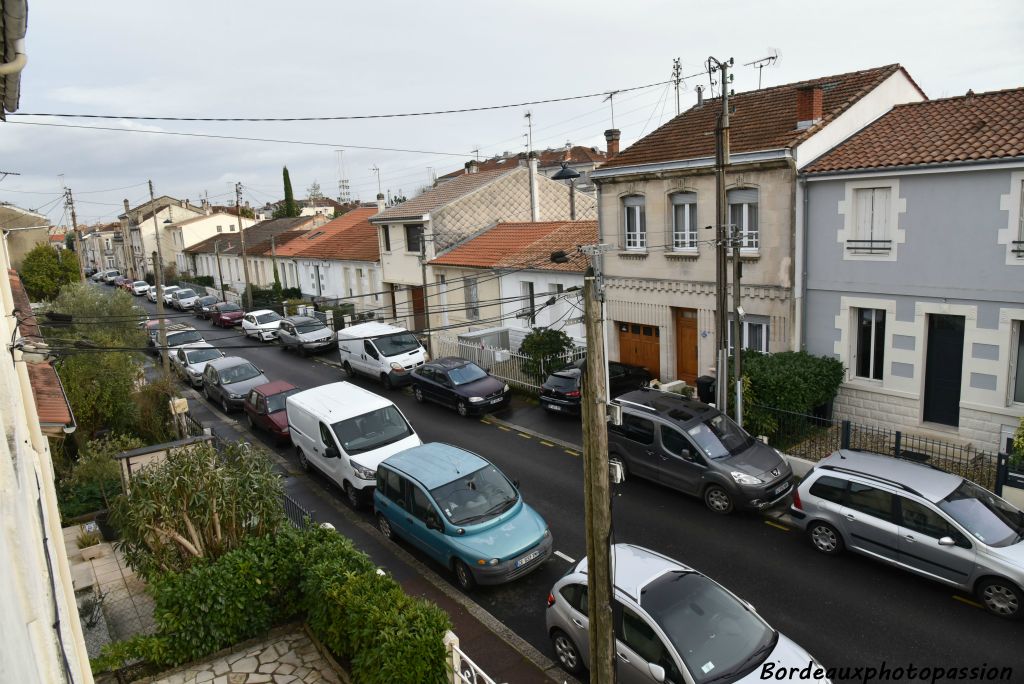 Ces maisons possèdent encore leur jardinet de devant comme à l'origine. Depuis leur construction quelques maisons ont été surélevées.